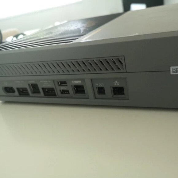 Microsoft Xbox One Kinect Call of Duty Advanced Warfare Limited Edition 1TB - Picture 3 of 9